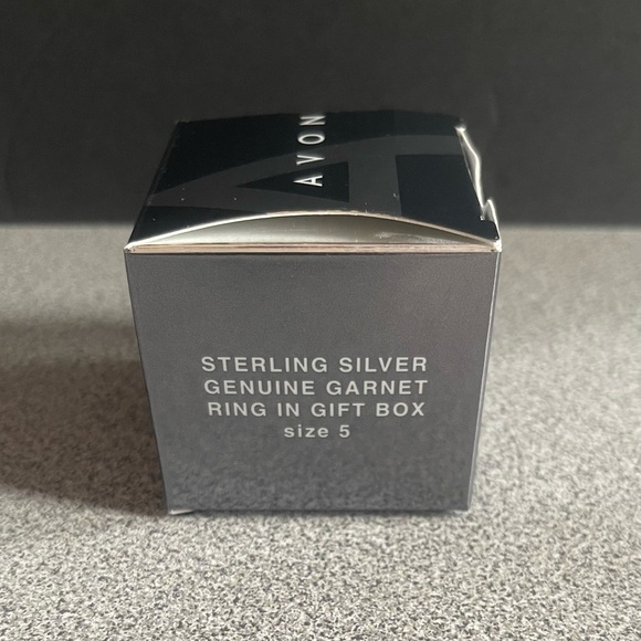 Avon Sterling Silver January Garnet Ring Size 5 - Picture 3 of 15